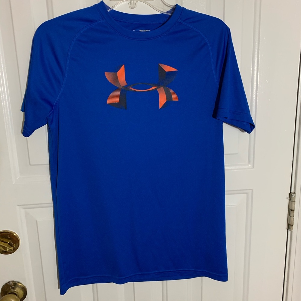 Boy’s Under Armour tee XL
